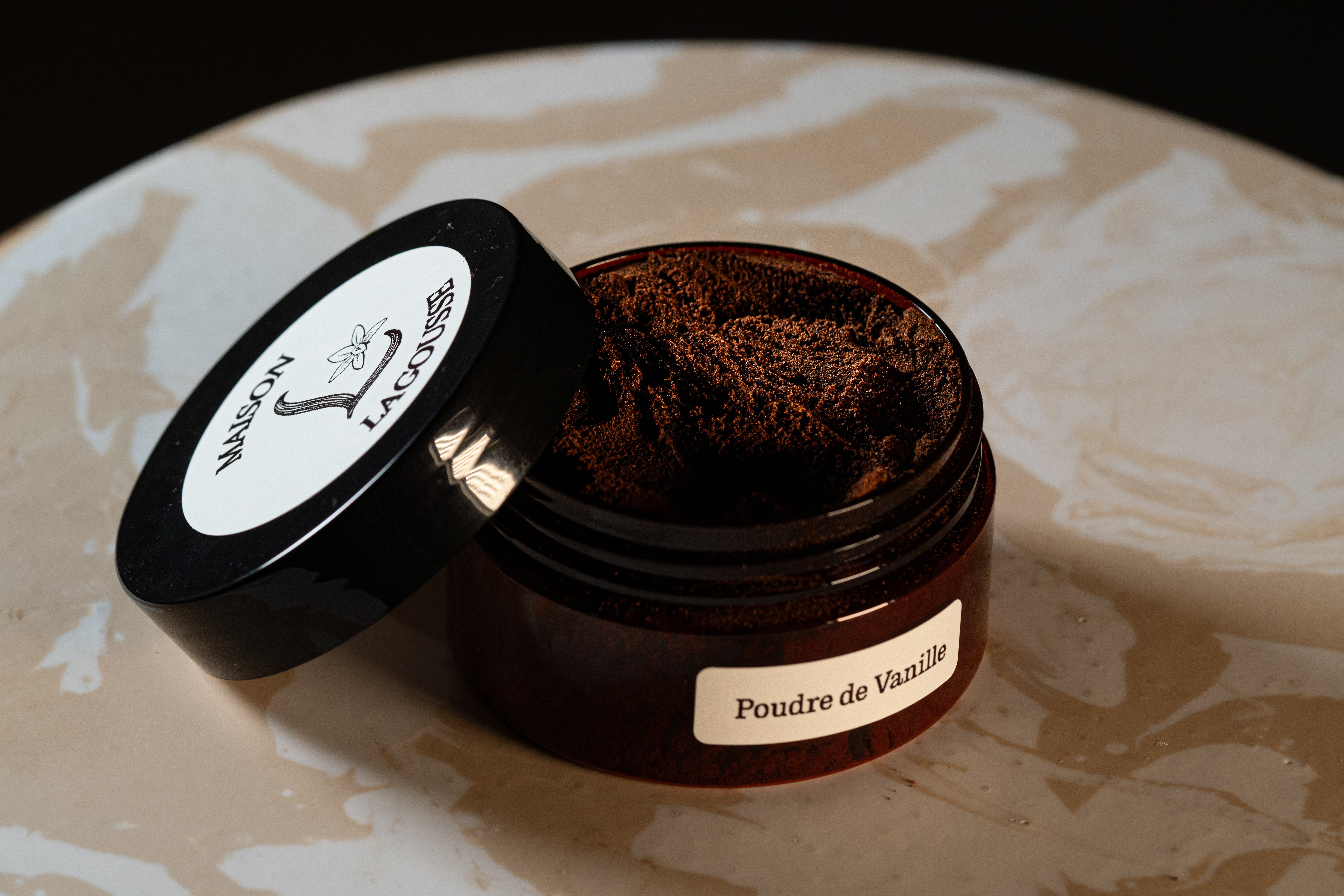 Pot ouvert de poudre de vanille Bourbon de Madagascar Maison Lagousse, 100% naturelle